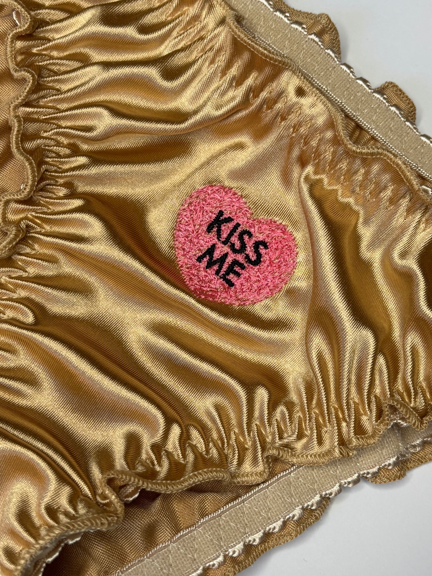 Calzoncito kiss me dorado