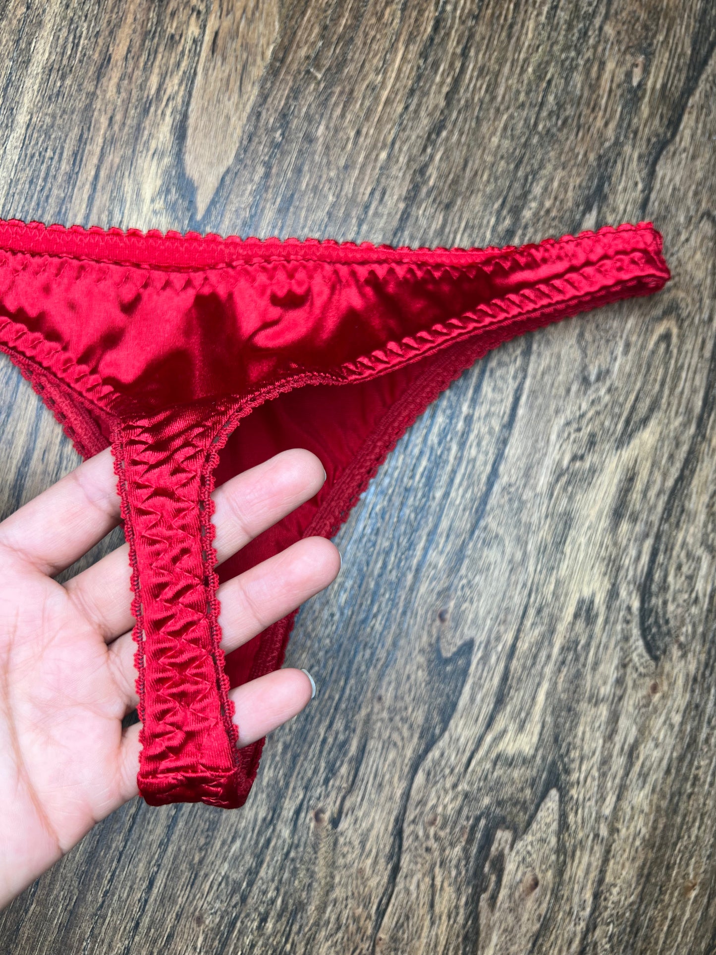 Tanguita satén rojo S