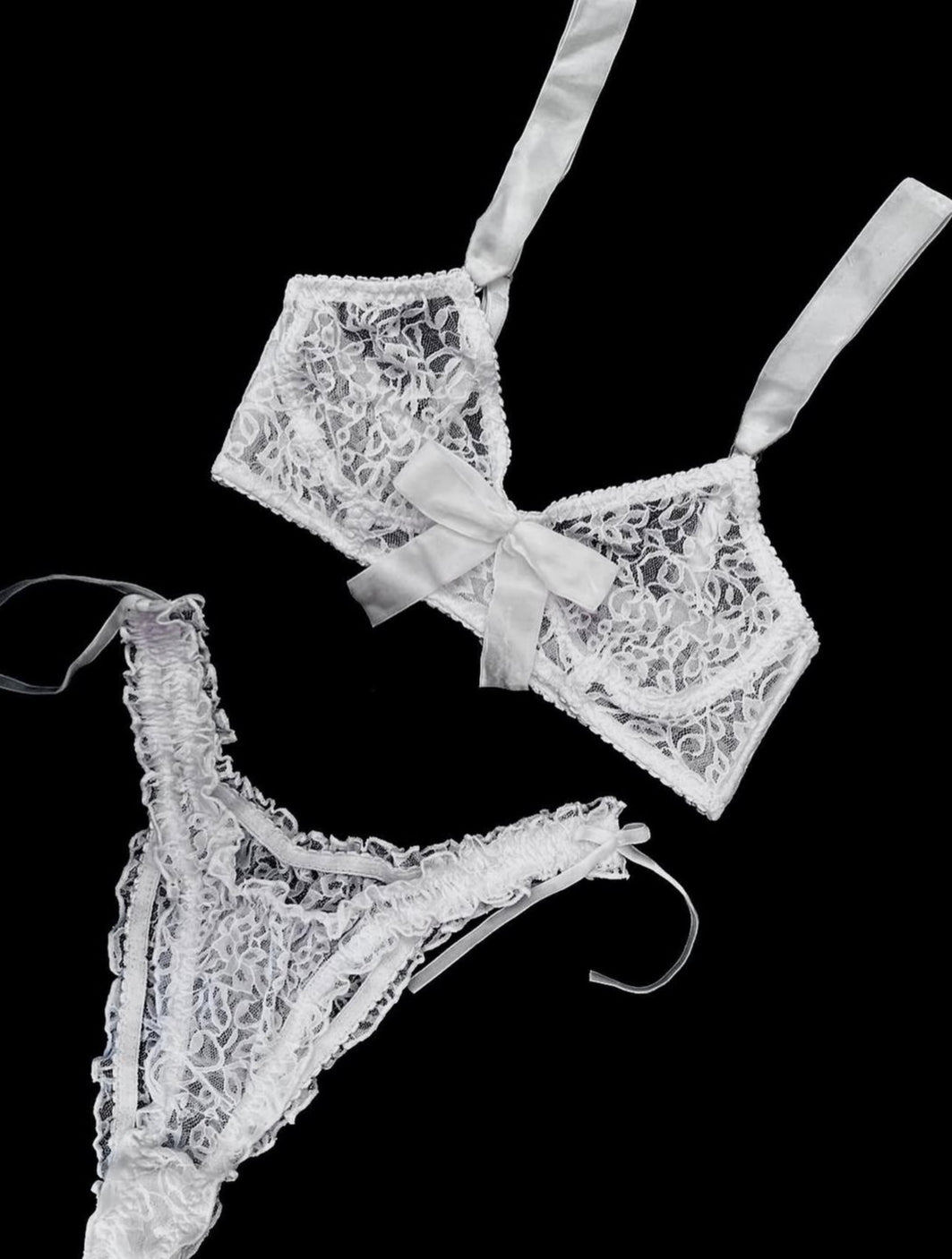 White daffodil set