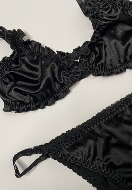 Set corazón satén negro