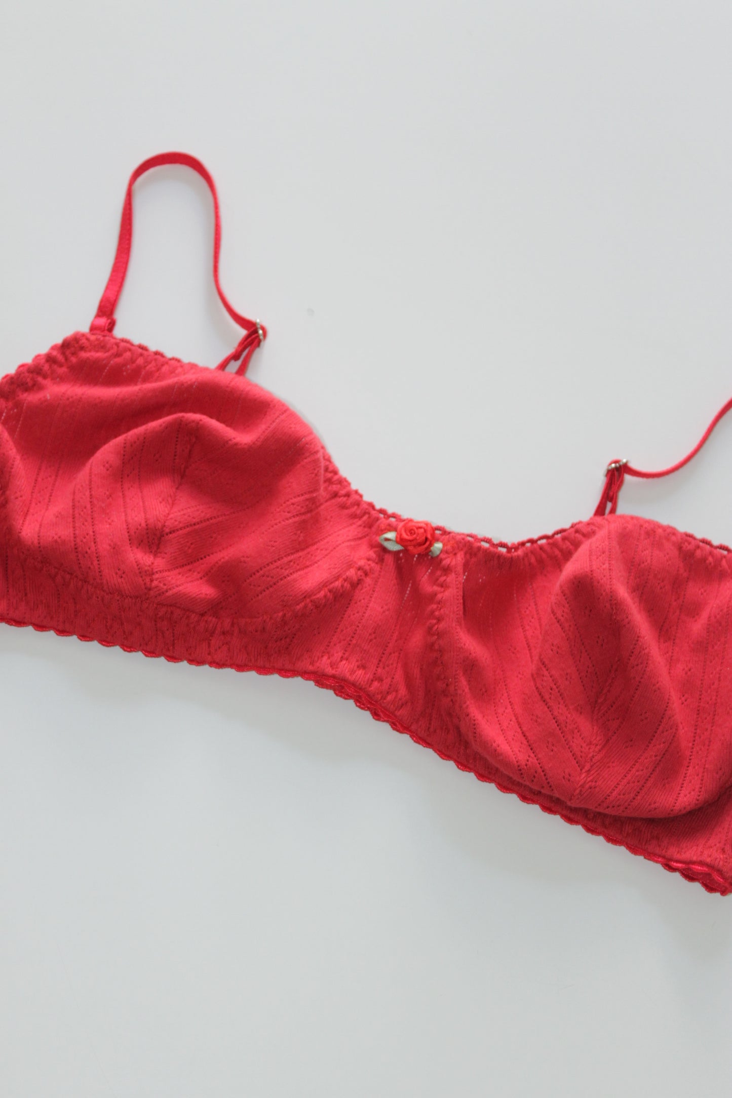 Set rojo con flor