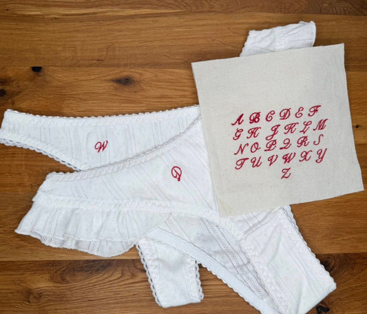 Panty bordada con tu inicial