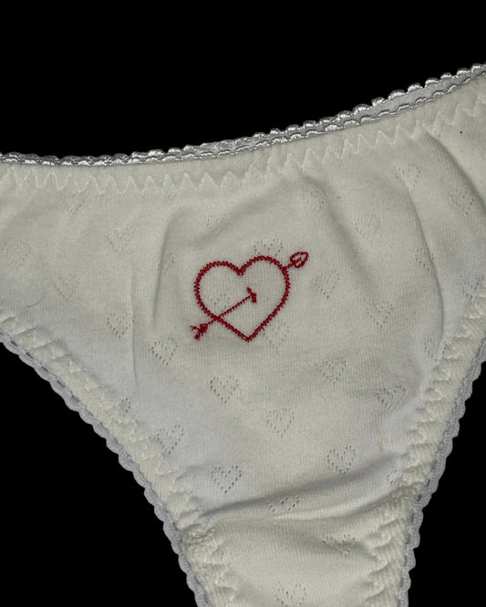 Tanga corazón flechado