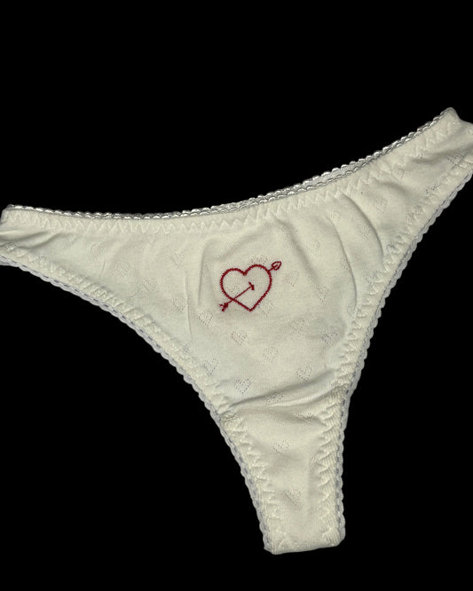 Tanga corazón flechado