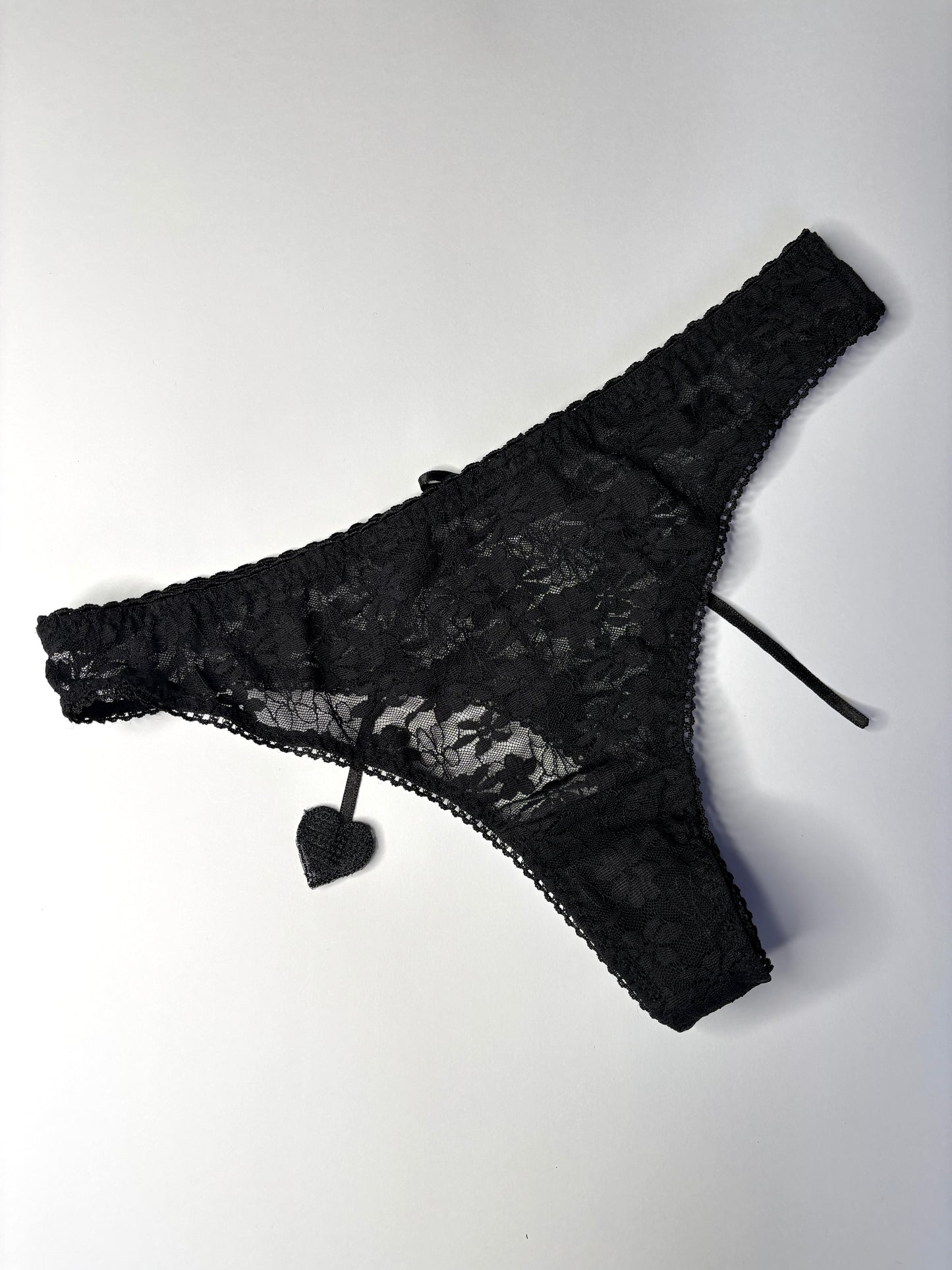 Tanga encaje amor