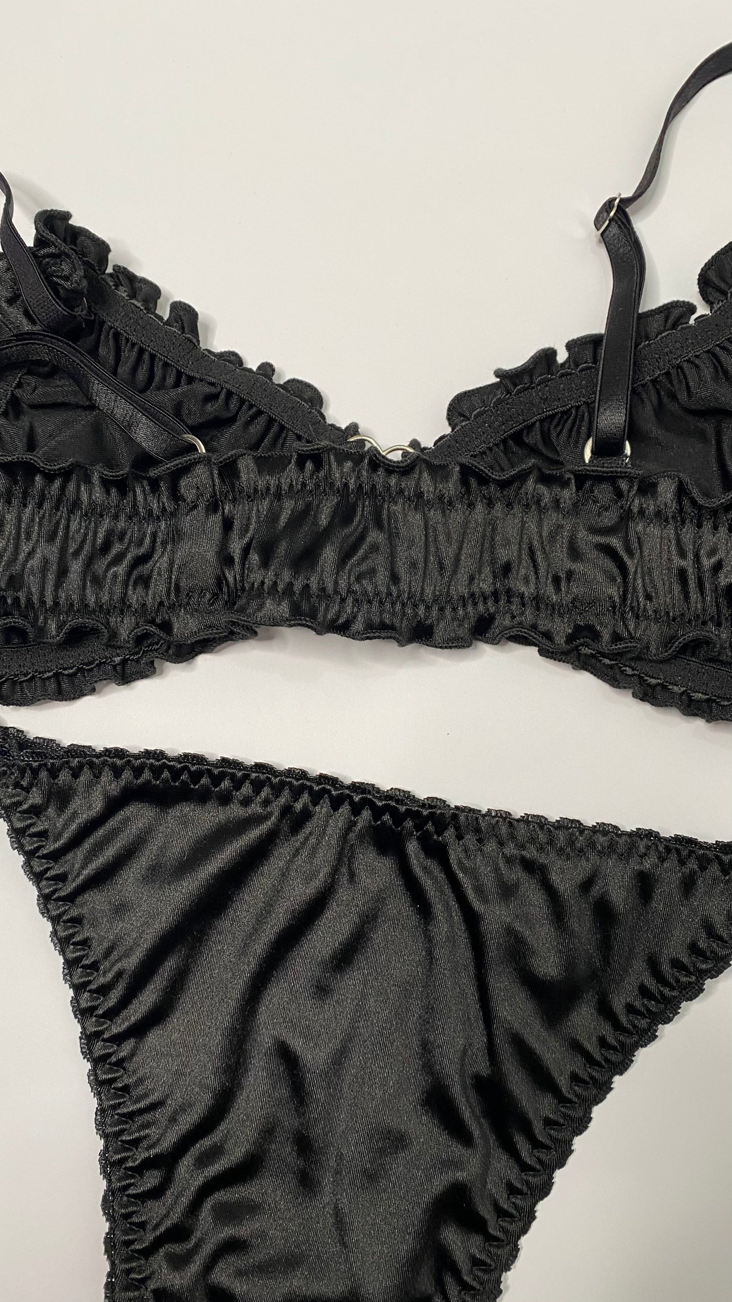 Set corazón satén negro